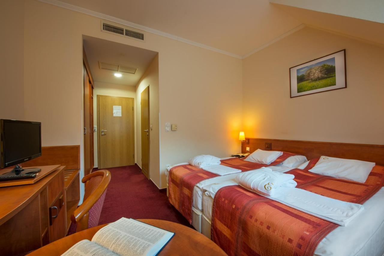 Parád Erzsebet Park Hotel מראה חיצוני תמונה