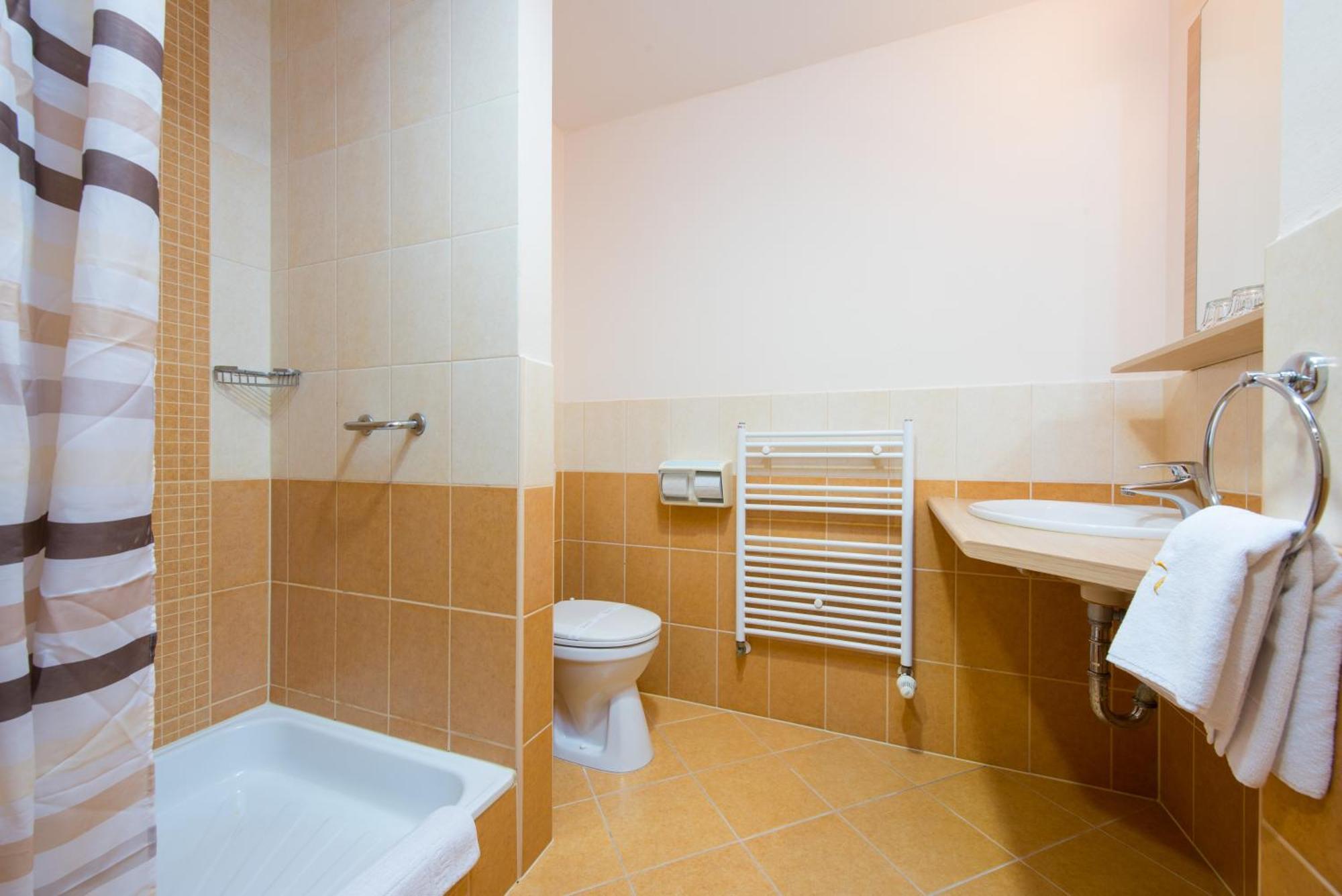 Parád Erzsebet Park Hotel מראה חיצוני תמונה