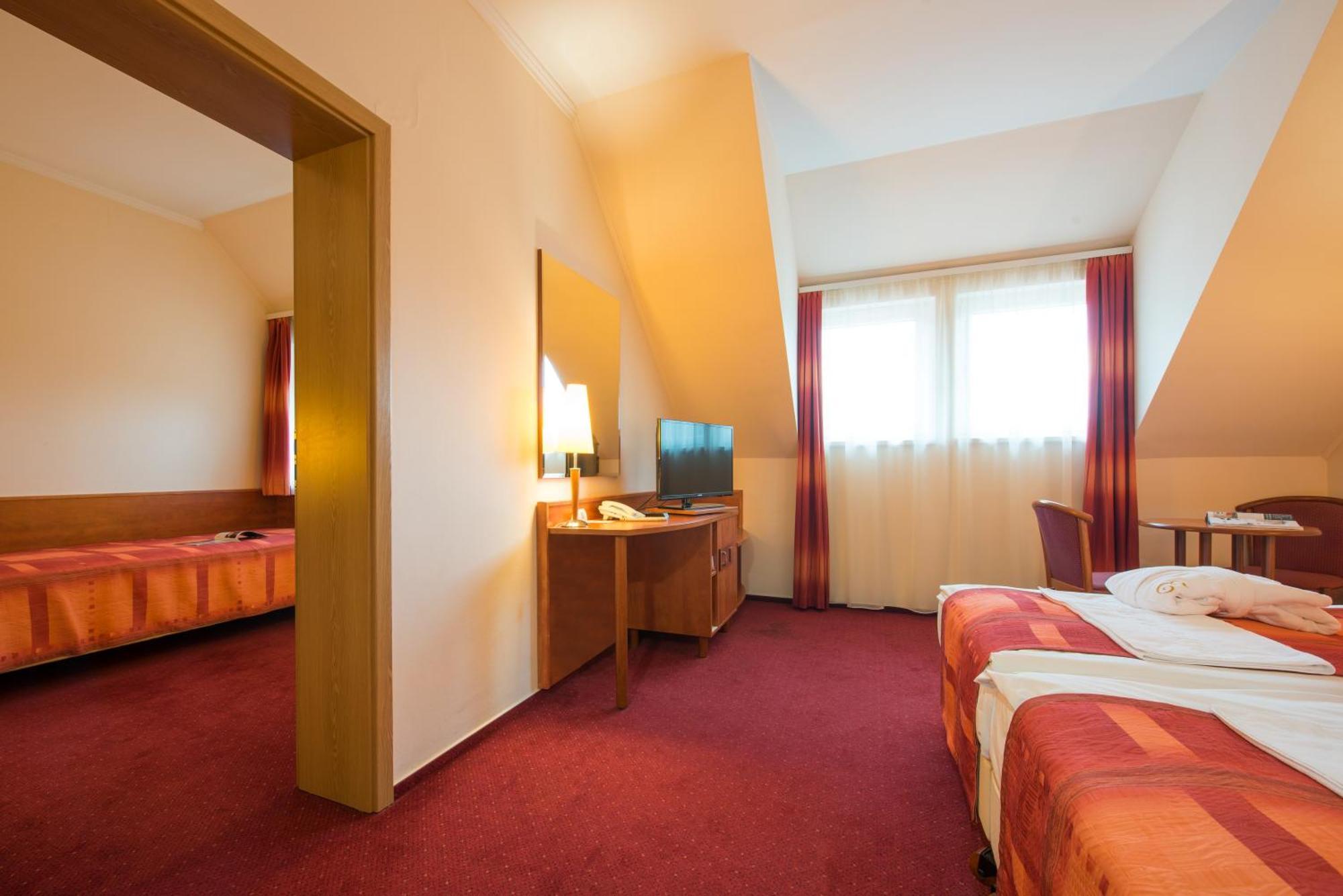 Parád Erzsebet Park Hotel מראה חיצוני תמונה