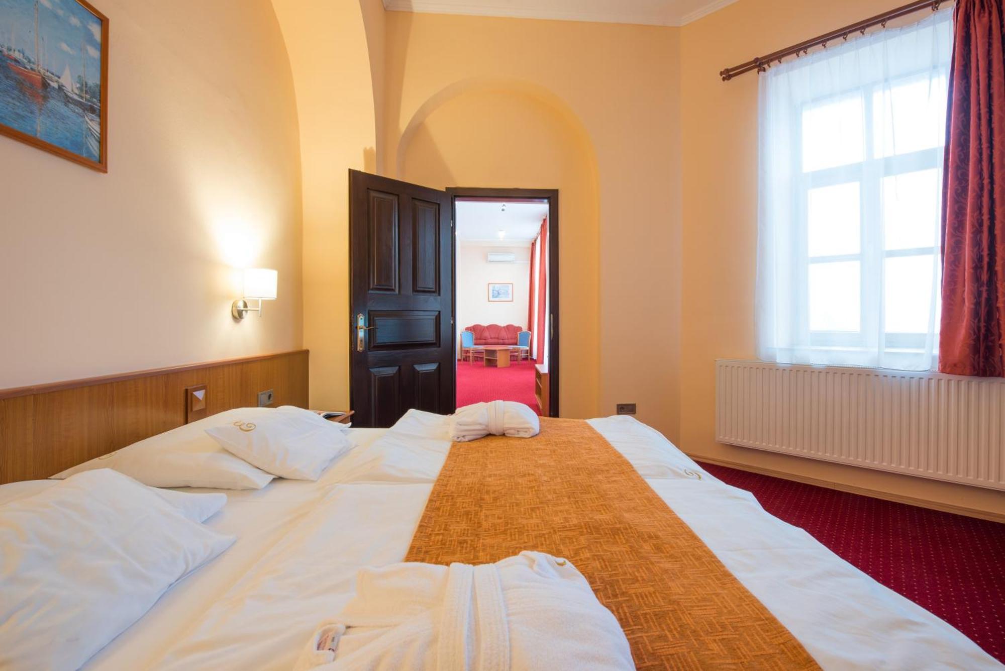 Parád Erzsebet Park Hotel מראה חיצוני תמונה