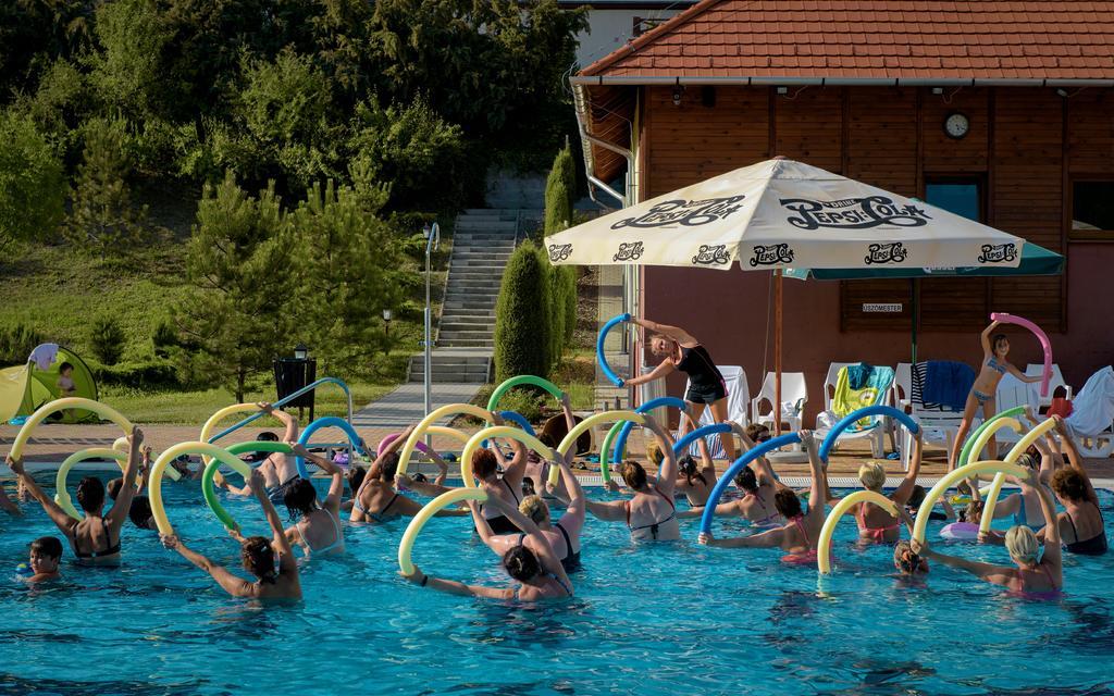 Parád Erzsebet Park Hotel מראה חיצוני תמונה