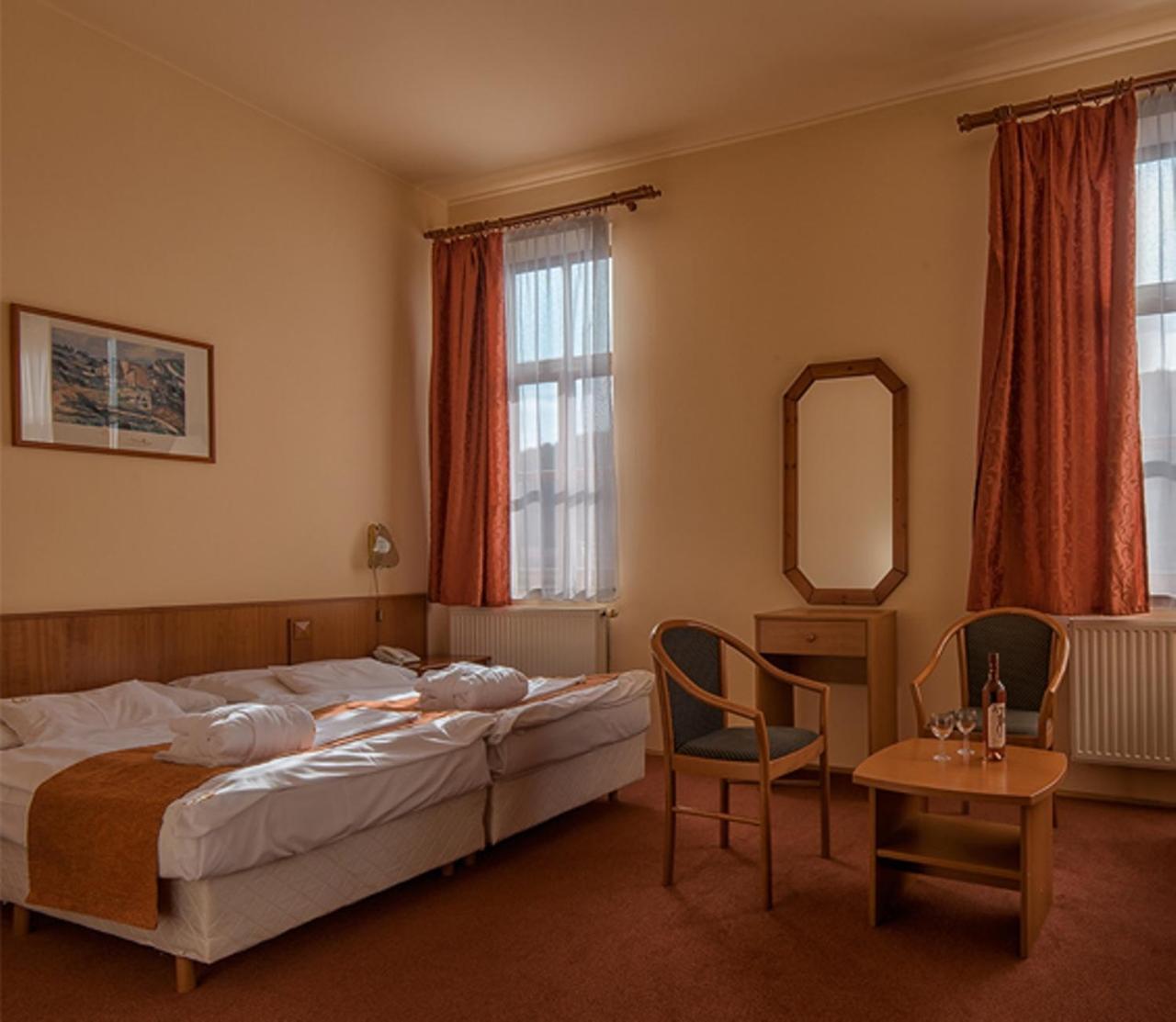 Parád Erzsebet Park Hotel מראה חיצוני תמונה