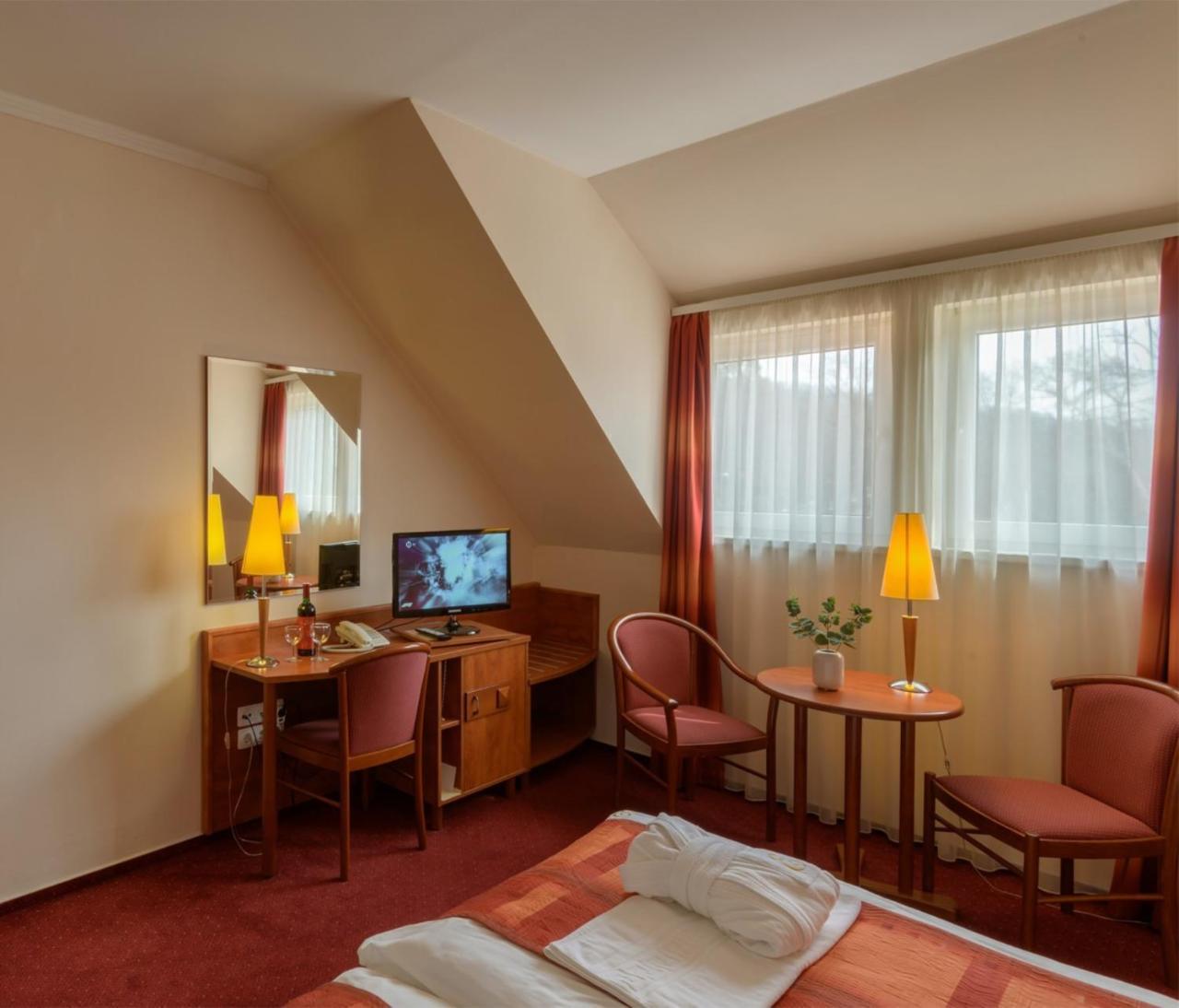 Parád Erzsebet Park Hotel מראה חיצוני תמונה